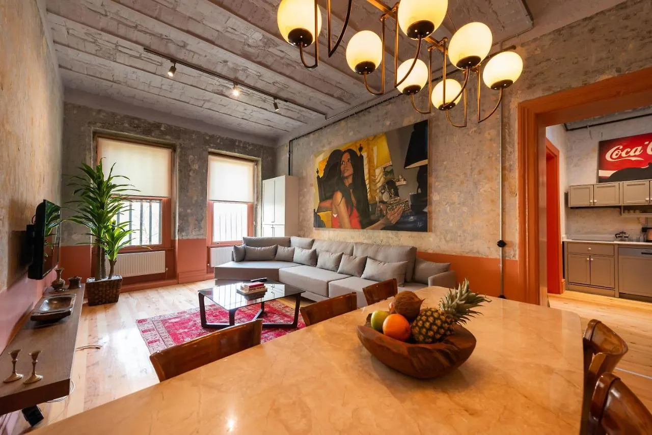 Ferienwohnung Penelope'S Loft: Just Renovated 5Br In City Centre Istanbul